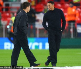 斯洛特与阿诺德的重逢：足球背后的情感纽带