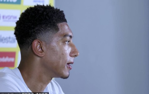 德甲球队多特蒙德球员乔布·贝林厄姆接受媒体访问
        
    德甲球队多特蒙德球员乔布·贝林厄姆接受媒体访问