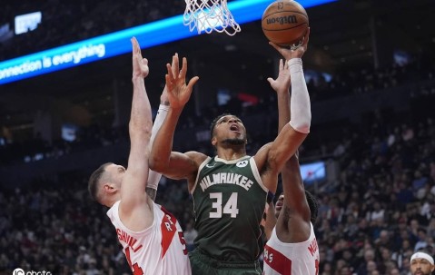 巴恩斯23分字母哥22分8板 猛龙主场大胜雄鹿