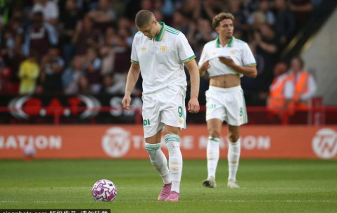 足球友谊赛：阿斯顿维拉vs罗马
        
    足球友谊赛：阿斯顿维拉vs罗马